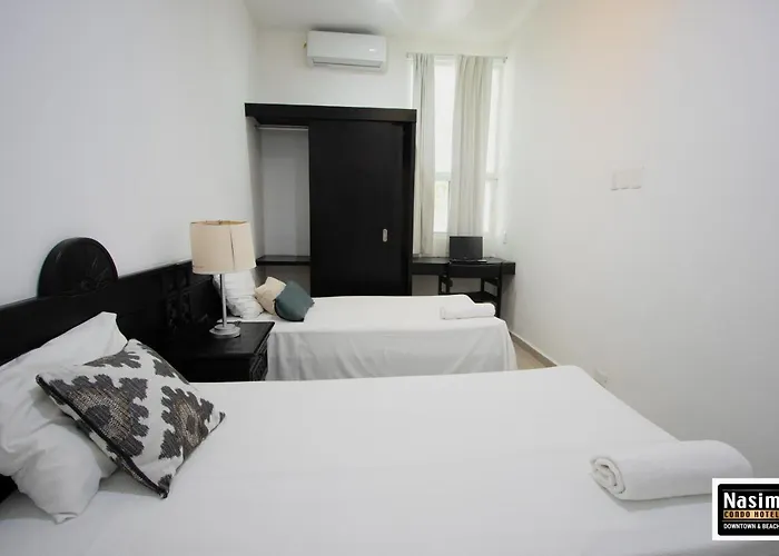 Nasim Con Acceso Club Gratis, Metros 5th Avenida 4*